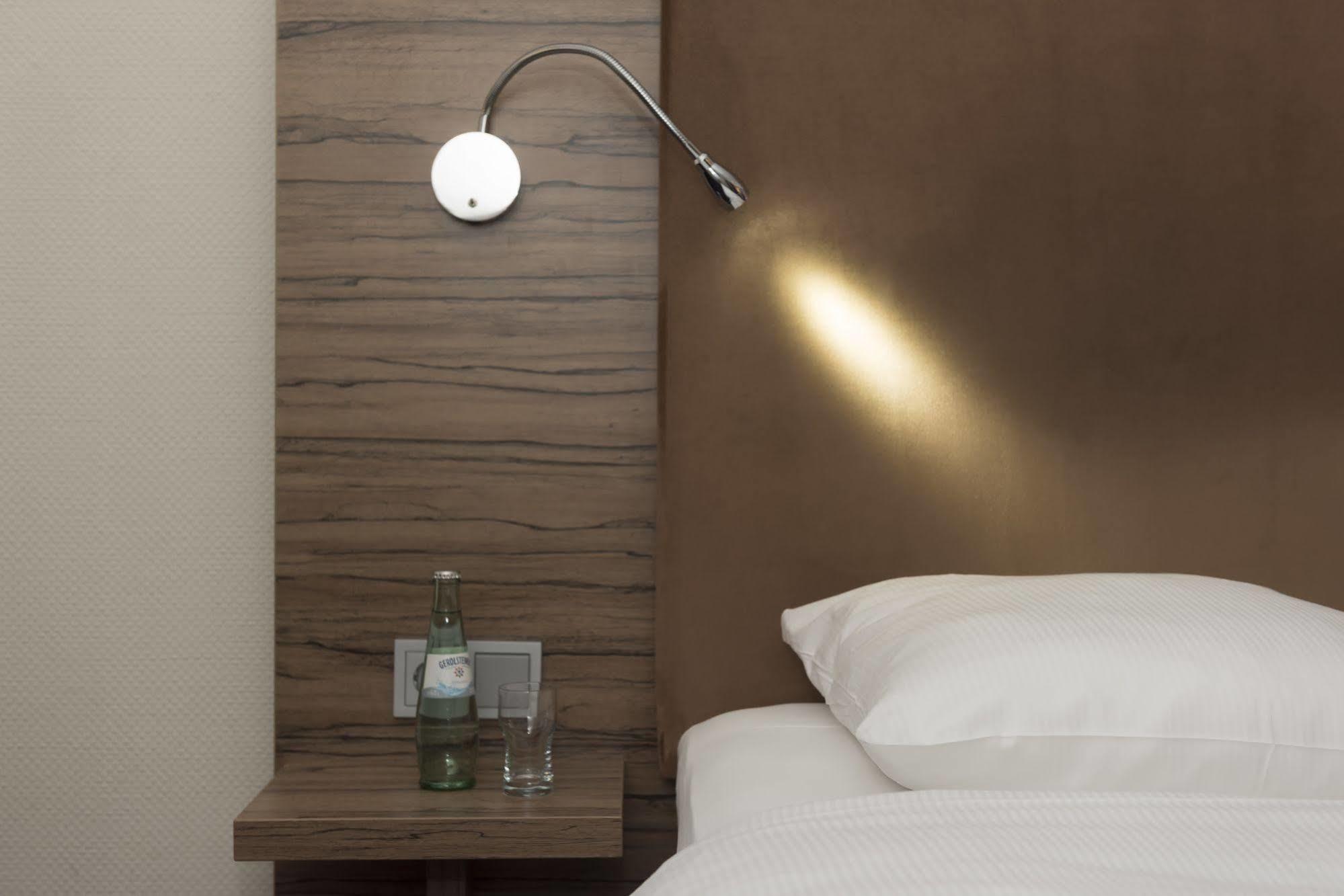วินด์แฮม เคิลน์ Hotel โคโลญ ภายนอก รูปภาพ